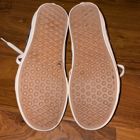 VANS - Picture 2 of 5